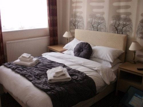 The Crown And Cushion Hotel Windsor Eksteriør billede