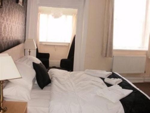 The Crown And Cushion Hotel Windsor Eksteriør billede